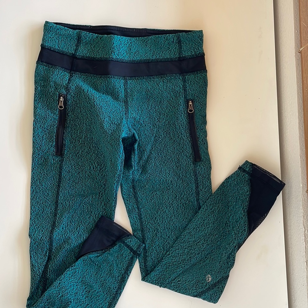 Lululemon Athletica leggings size 4 green/black